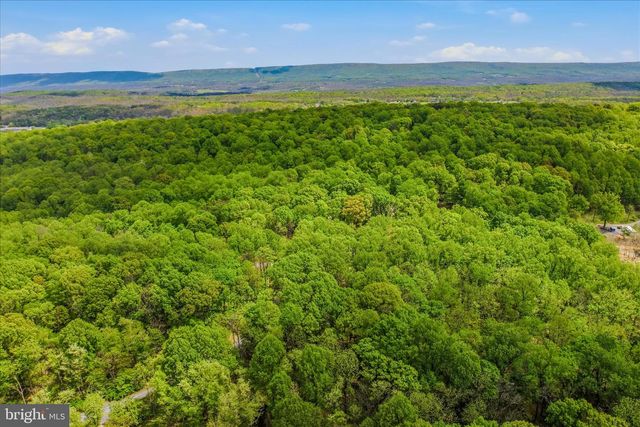 196 FLAGSTONE LN, Berkeley Springs, WV 25411