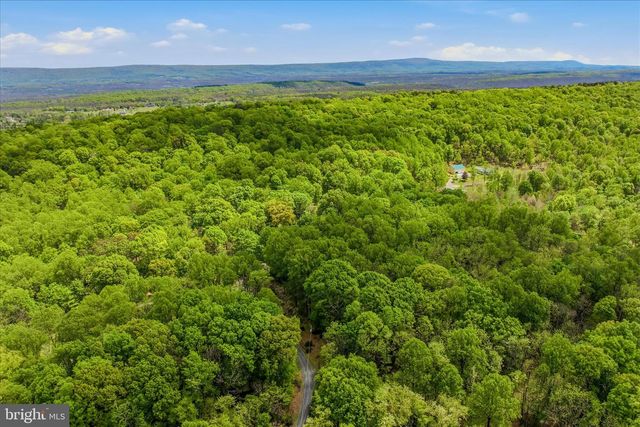 196 FLAGSTONE LN, Berkeley Springs, WV 25411
