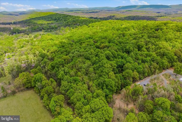 196 FLAGSTONE LN, Berkeley Springs, WV 25411