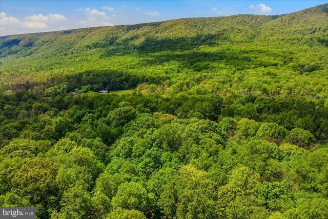 196 FLAGSTONE LN, Berkeley Springs, WV 25411