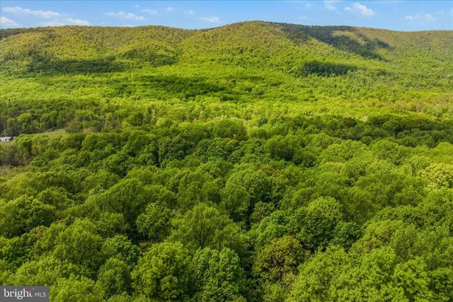 196 FLAGSTONE LN, Berkeley Springs, WV 25411