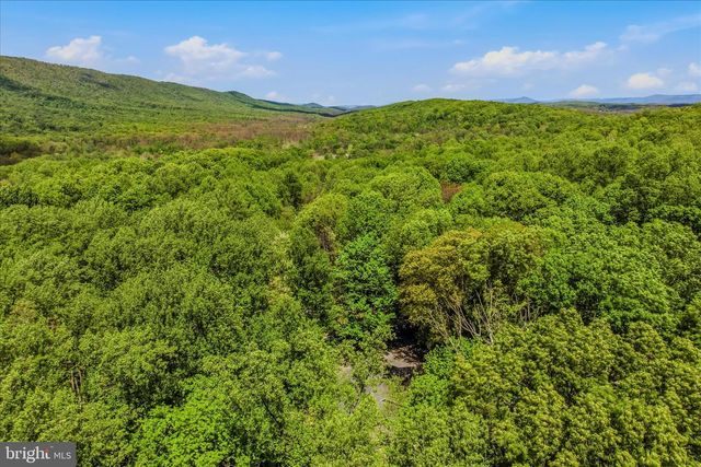 196 FLAGSTONE LN, Berkeley Springs, WV 25411