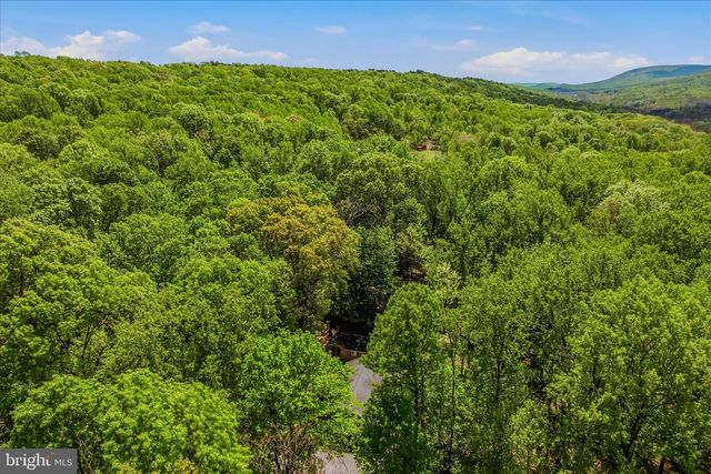 196 FLAGSTONE LN, Berkeley Springs, WV 25411