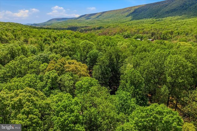 196 FLAGSTONE LN, Berkeley Springs, WV 25411