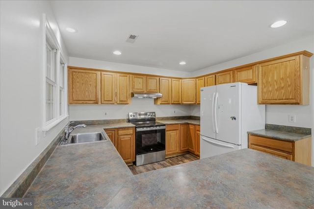 196 FLAGSTONE LN, Berkeley Springs, WV 25411
