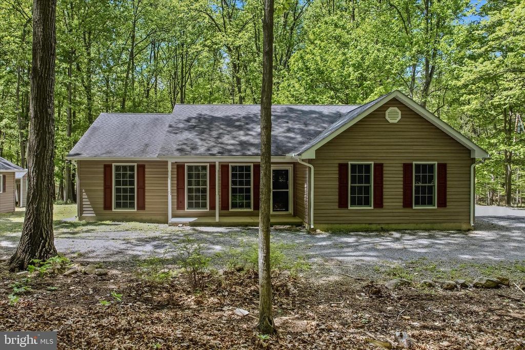 196 FLAGSTONE LN, Berkeley Springs, WV 25411