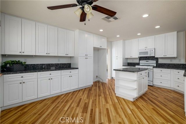 39058 Camino Hermosa, Murrieta, CA 92563