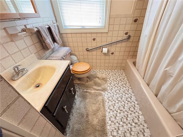 87 Lincoln Park Avenue, Cranston, RI 02920