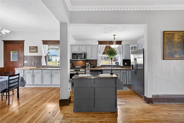 24 Shady Ave, Burgettstown Boro, PA 15021