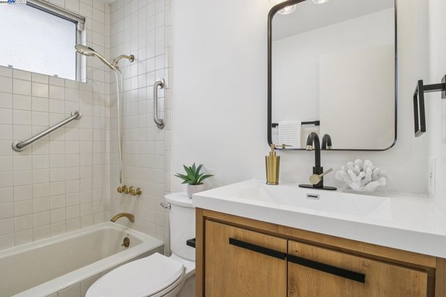 16045 Via Cordoba, San Lorenzo, CA 94580