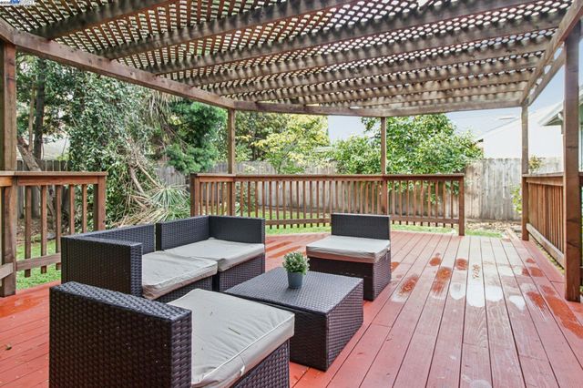 16045 Via Cordoba, San Lorenzo, CA 94580