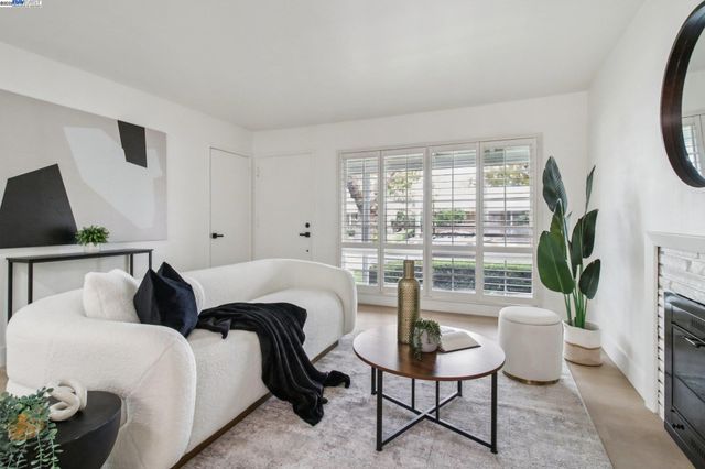 16045 Via Cordoba, San Lorenzo, CA 94580