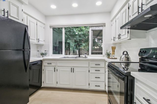 16045 Via Cordoba, San Lorenzo, CA 94580