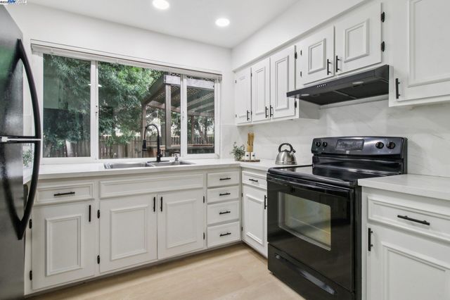 16045 Via Cordoba, San Lorenzo, CA 94580