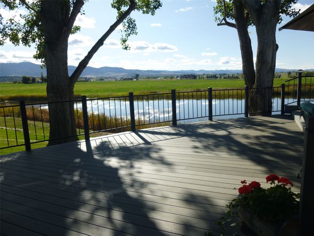 1340 Honey House Lane, Corvallis, MT 59828