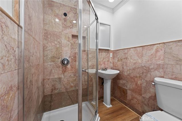 6819 Bellaire Avenue, North Hollywood, CA 91605