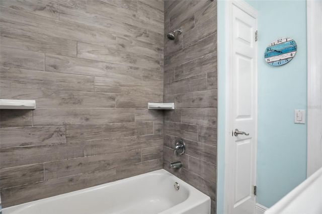 2050 75TH STREET N, St Petersburg, FL 33710