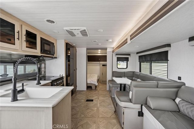 1295 1295 S Cawston Ave, Hemet, CA 92545