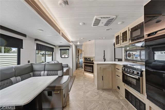 1295 1295 S Cawston Ave, Hemet, CA 92545