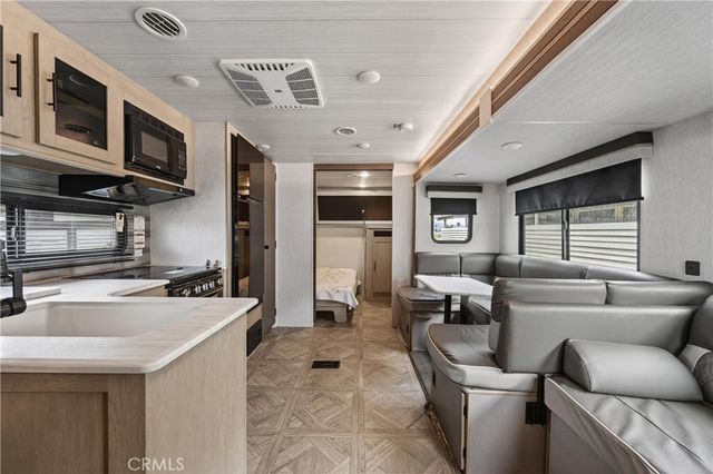 1295 1295 S Cawston Ave, Hemet, CA 92545