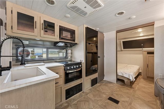 1295 1295 S Cawston Ave, Hemet, CA 92545