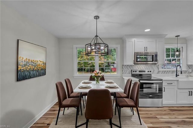 2821 Meadow Wood Dr E DR, Chesapeake, VA 23321