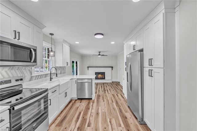 2821 Meadow Wood Dr E DR, Chesapeake, VA 23321