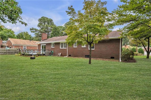 2821 Meadow Wood Dr E DR, Chesapeake, VA 23321