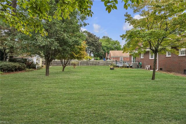 2821 Meadow Wood Dr E DR, Chesapeake, VA 23321