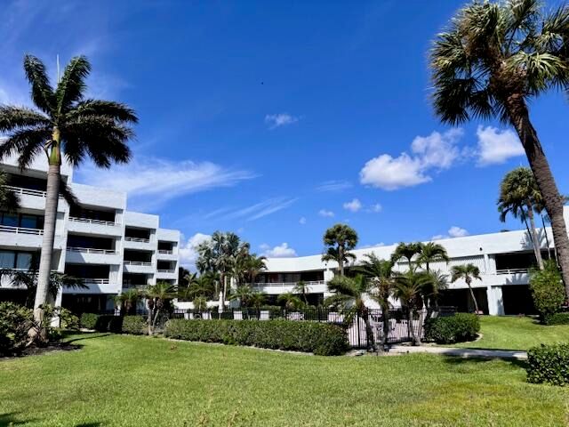 3701 S Flagler Drive A101, West Palm Beach, FL 33405