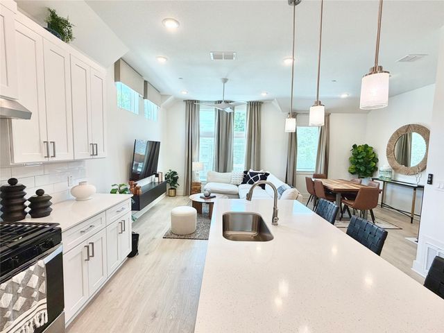 200 W 56th ST 7104, Austin, TX 78751