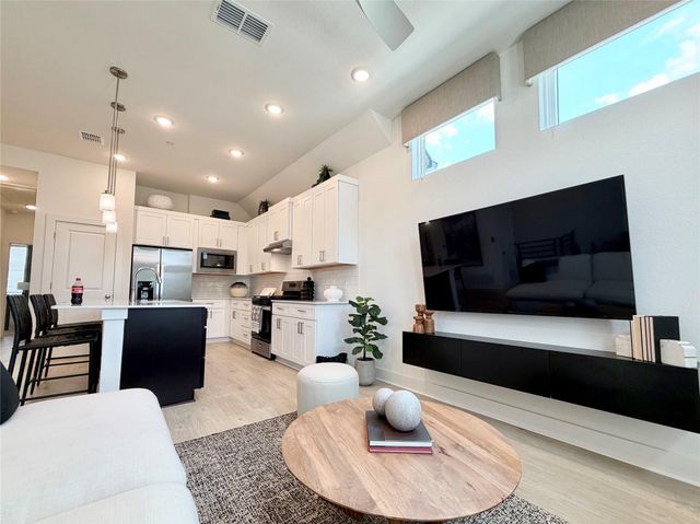 200 W 56th ST 7104, Austin, TX 78751