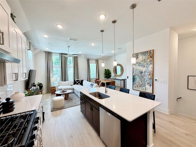 200 W 56th ST 7104, Austin, TX 78751