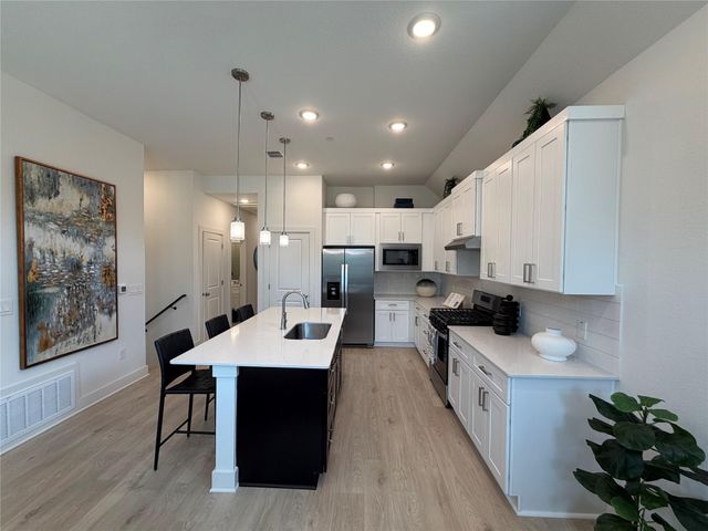 200 W 56th ST 7104, Austin, TX 78751