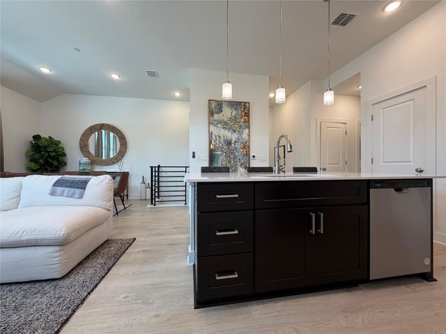 200 W 56th ST 7104, Austin, TX 78751