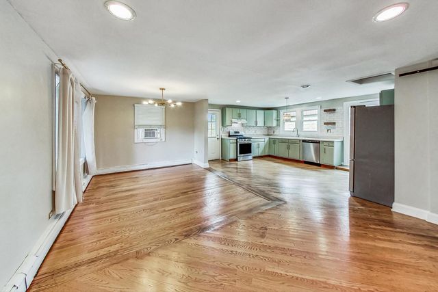 129 E 55th Street, Westmont, IL 60559