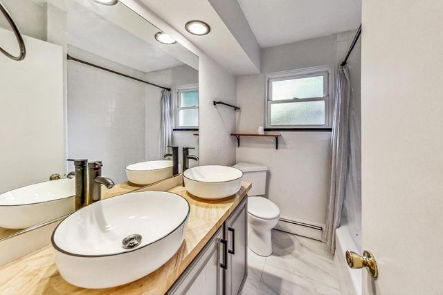 129 E 55th Street, Westmont, IL 60559