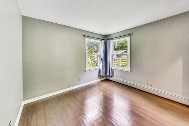 129 E 55th Street, Westmont, IL 60559