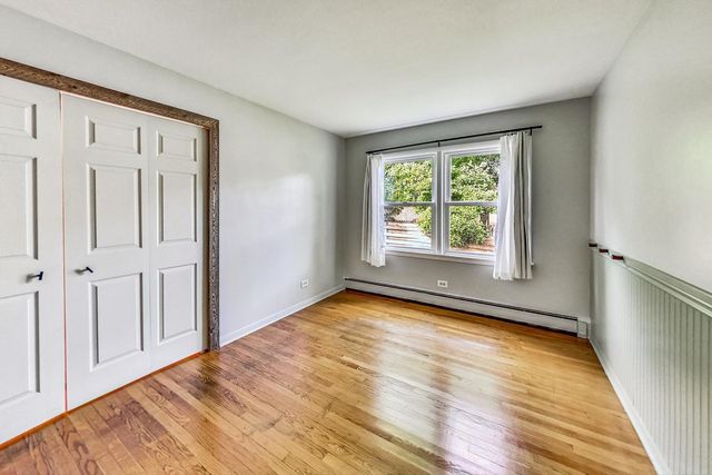 129 E 55th Street, Westmont, IL 60559