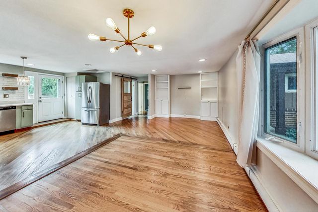 129 E 55th Street, Westmont, IL 60559