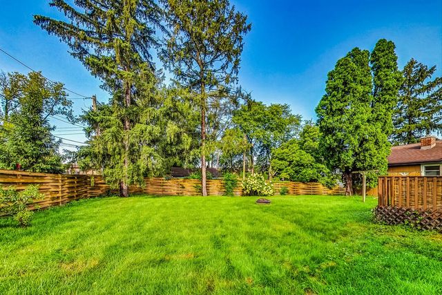 129 E 55th Street, Westmont, IL 60559