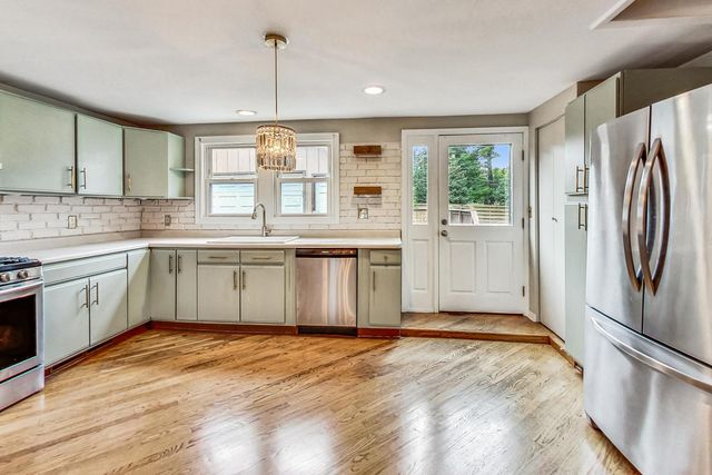 129 E 55th Street, Westmont, IL 60559