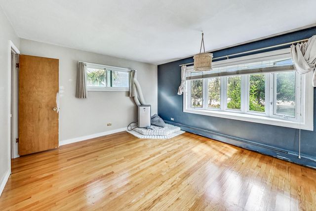 129 E 55th Street, Westmont, IL 60559