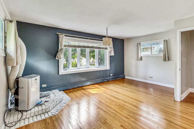 129 E 55th Street, Westmont, IL 60559