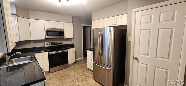 2883 Lesmer Court, St Louis, MO 63114