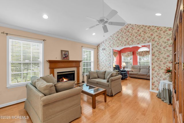2 Wellington Lane, Lakewood, NJ 08701