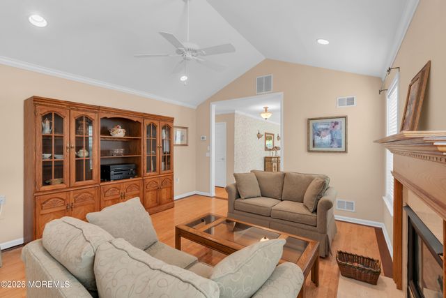 2 Wellington Lane, Lakewood, NJ 08701