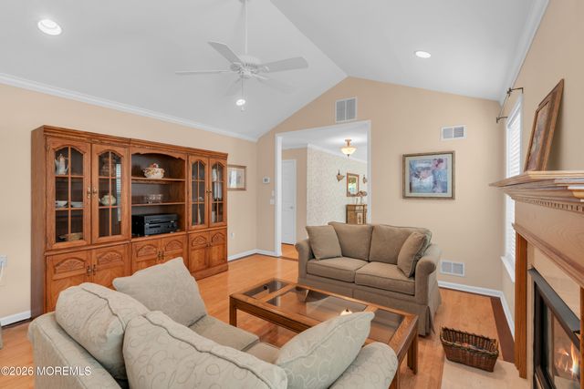 2 Wellington Lane, Lakewood, NJ 08701