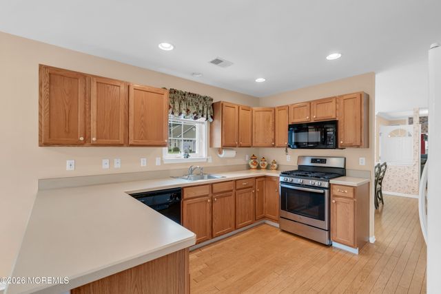 2 Wellington Lane, Lakewood, NJ 08701