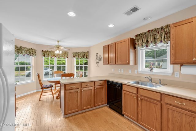 2 Wellington Lane, Lakewood, NJ 08701